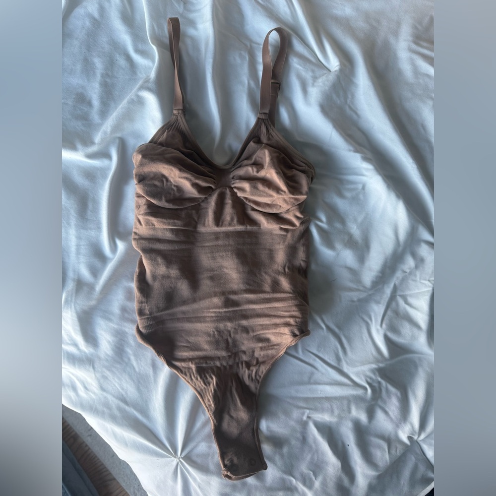 SOLD NWOT SKIMS seamless sculpt bodysuit